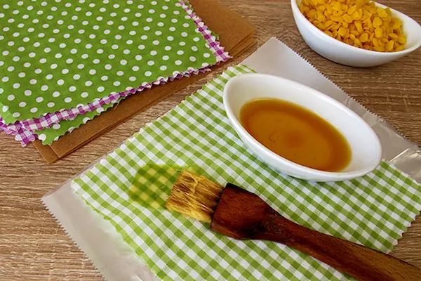 How to Make Beeswax Wraps: Safe DIY Guide
